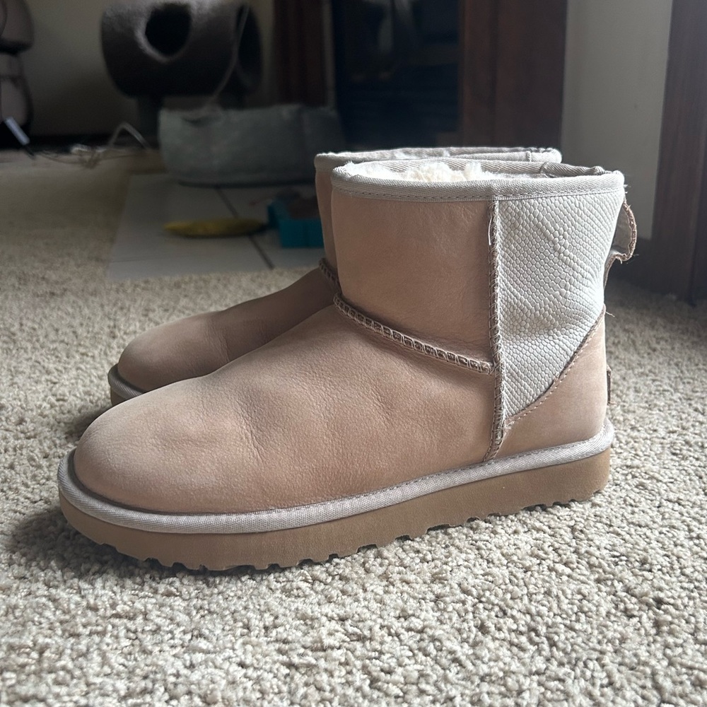 Uggs -Mini - image 2